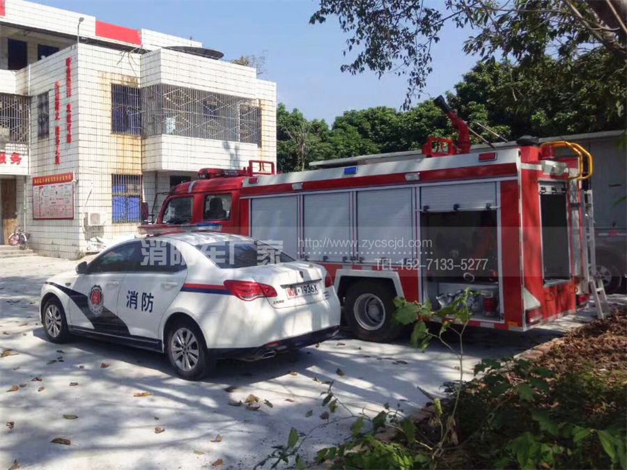 东风4吨水罐消防车
